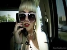 Gaga Invited To Kelly Madisons House For A Hot Threeway