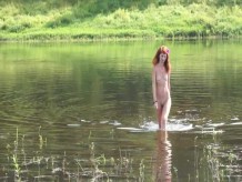 Nadar desnudo en el río Volga