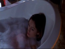 Kelly Brook: Chica sexy del baño - Smallville