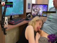 Chica me chupó la polla mientras jugaba a World of Warcraft Me corrí en su cara AnnyCandyPainboy