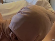 Compartiendo cama con mi tímida madrastra árabe
