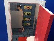 Amateur con grandes tetas naturales en la ducha