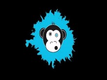 Dos milf tatuados sexys se follan con juguetes