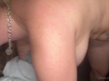 Dos usos de uso gratuito se follan mientras juegas a Mario Kart