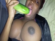 Hot Thot Teen School Girl Deep Folling con una gran polla de pepino - MasterMeat1
