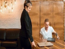 Tutor4k. La necesidad de sexo motiva al tutor a tener una aventura con un chico guapo