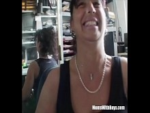 Momswithboys Office Fuck con morena madura puta