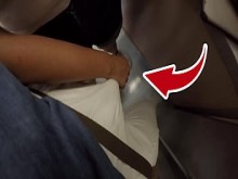 ¡El Milf rubio desconocido con grandes tetas comenzó a tocar mi polla en el metro! Eso se llama Vestido Sex & Quest;