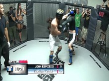 Maldita milf rubia en un anillo