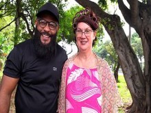 BBW Mature se estira el culo durante un viaje en autobús