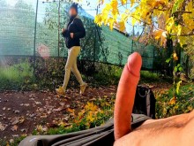 Dickflash en el parque: una milf putna no puede resistirse a darme una mierda