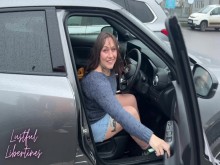 Creampie engañando a la esposa madura milf mientras toma una llamada de su esposo