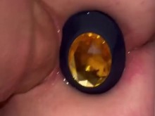 johnholmesjunior follando a la estrella de cine Ananas Michaela McKenzie con un juguete anal dentro y películas de marido