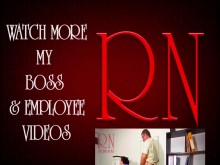 Bonita dama en una solitaria playa nudista. Traje de baño rojo. Bikini rojo. Coco