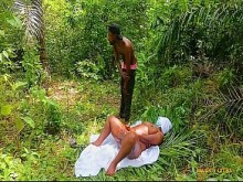 Sexo duro salvaje en el monte con madrastra MILF de ébano BBW