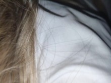 Hijastra de 18 años le hace una mamada a su padrastro por dinero - TabooRoom