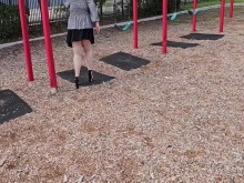 Bbw ssbbw - dejé que un extraño me levantara la falda y me frotara el coño en la parada del autobús - gran trasero, gran culo