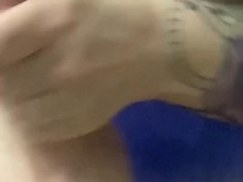 ME FOLLÉ TODOS SUS AGUJEROS APRETADOS Y ELLA ME TOCA EL CULO HASTA QUE ME CORRO