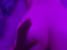 Poniendo celosos a todos sus ex