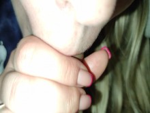 Hermanastro le pide a la princesita que le chupe la polla por la noche mientras todos están - Taboo Room