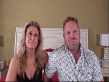 Amateurs desesperadas: MILFs calientes con grandes tetas y chicas en edad universitaria folladas duro por sus apretados coños por una gran polla dura