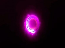 Locktober - Jaula 13: Chica sexy en mallas pone al esclavo en una jaula de castidad de electroshock y le azota el culo