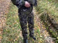 MILF se sentó a orinar en la naturaleza