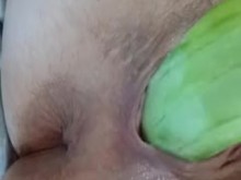 Adolescente cachonda disfruta de un intenso juego con juguetes. ¡Debes verlo!