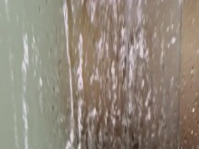 Espiando a mi HERMANASTRA para follarla antes de que llegue nuestra familia