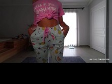 Madrastra POV me pilló masturbándome con sus desnudos