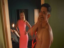 Hijastro huele las bragas de su madrastra tetona y lo pillan - Termina cumpliendo su fantasía