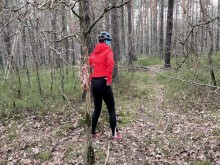 Orinar con chaqueta roja es como gritar hola estoy aquí meando ven a verme