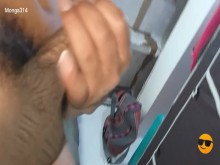 Se despertó y juEgO con un pene grande - muy rico