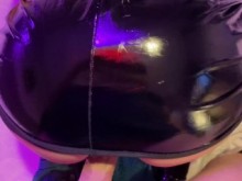 Mi chica de latex negro chupa perfectamente