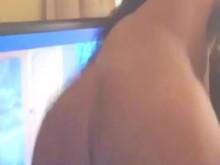 ¡¡Que se joda la televisión, estoy bailando con el culo desnudo!!