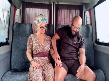 amiga madura tatuada recogida para sexo anal