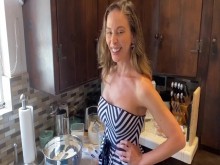TRAILER Cherie DeVille ordeña a su hijastro REAL para obtener el ingrediente secreto de una galleta para el club de lectura MILF