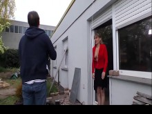 HAUSFRAU FICKEN - A la esposa madura le encanta montar y mamar pollas carnosas