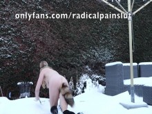 Desnudo arrastrándose en la nieve sumisa Painslut