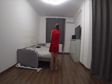 ¡El cornudo mira a su maldita esposa detrás del espejo! verdadero engaño