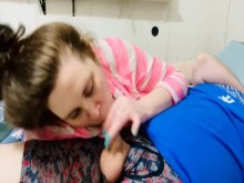 Puta con semen hace una paja para recibir su dosis diaria de semen ????????????