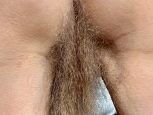 ¡MILF madura tiene el arbusto más grande de todos los tiempos!