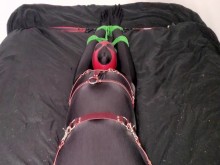 Body Bondage - Miss Perversion provocada con una varita en bondage mientras usa un body y látex
